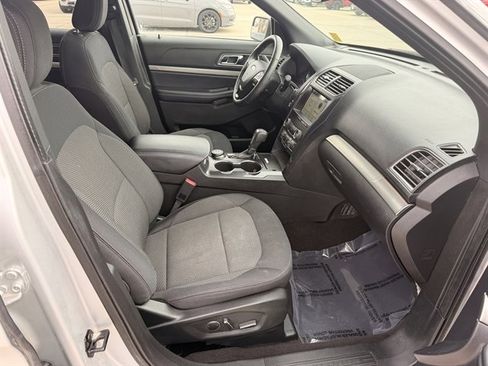 Used 2018 Ford Explorer XLT w/ Equipment Group 201A image 2