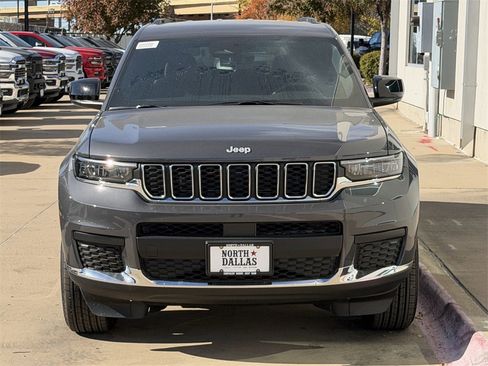 New 2025 Jeep Grand Cherokee L Laredo image 3