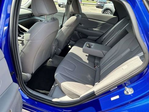 Used 2024 Hyundai Elantra SEL w/ Convenience Package FWD image 8