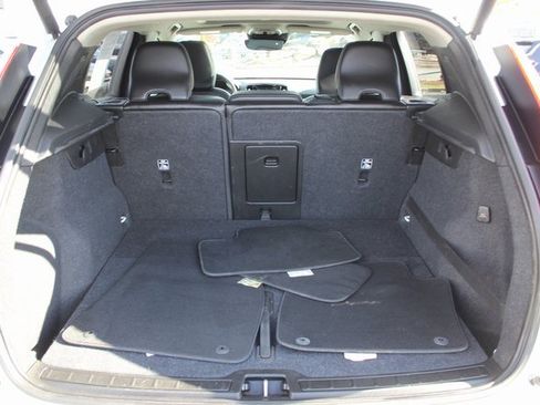 Used 2019 Volvo XC40 T5 Momentum image 24