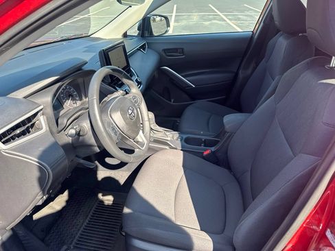 Used 2025 Toyota Corolla Cross LE FWD image 15