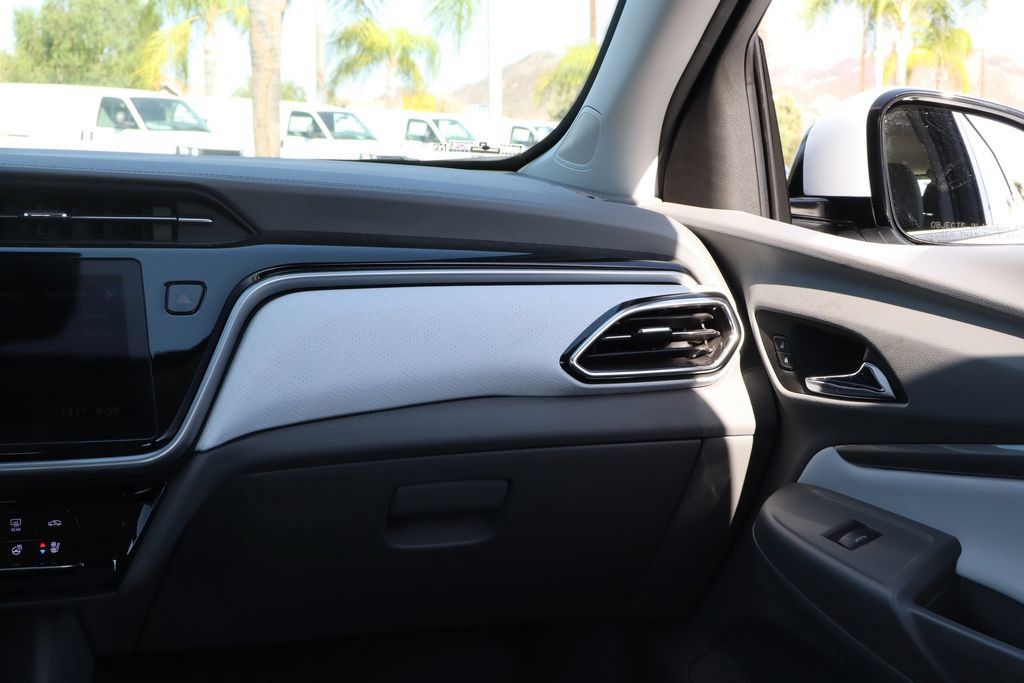 Used 2023 Chevrolet Bolt EUV Premier w/ Super Cruise Package FWD image 31