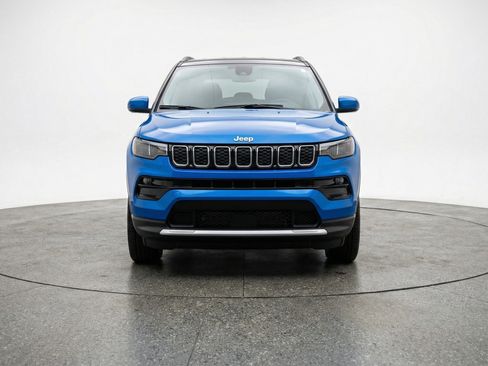 Used 2025 Jeep Compass Limited AWD/4WD image 2