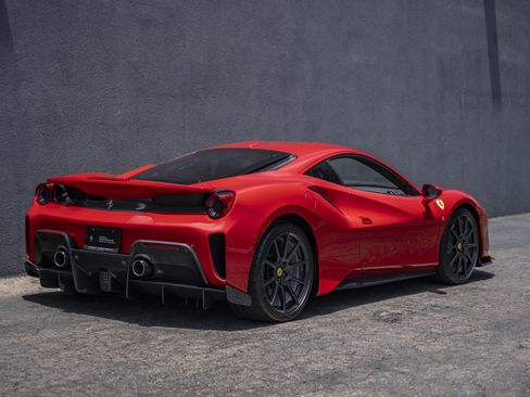 Used 2019 Ferrari 488 Pista Coupe RWD image 5
