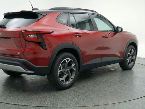 Used 2025 Chevrolet Trax LT w/ LT Convenience Package FWD image 9