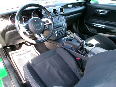 Used 2019 Ford Mustang image 10