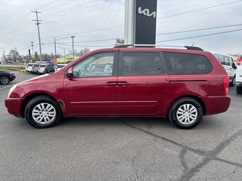 Used 2011 Kia Sedona LX image 2