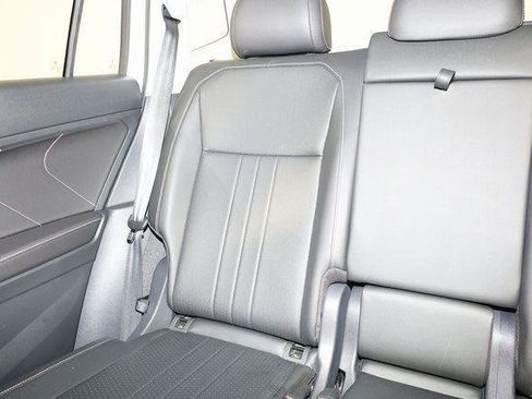 Used 2022 Volkswagen Tiguan SE image 12