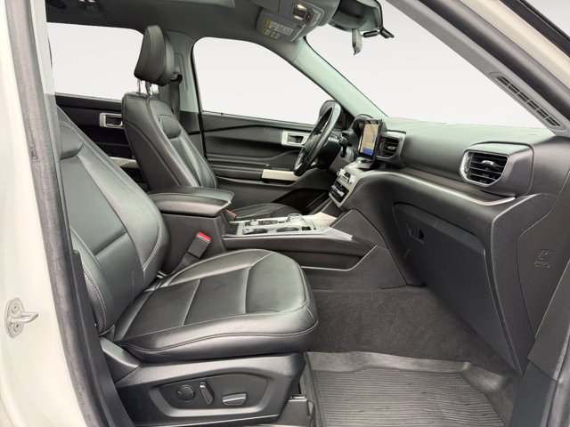 Used 2022 Ford Explorer XLT w/ Equipment Group 202A AWD/4WD image 16