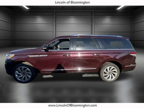 Used 2023 Lincoln Navigator L Reserve image 8