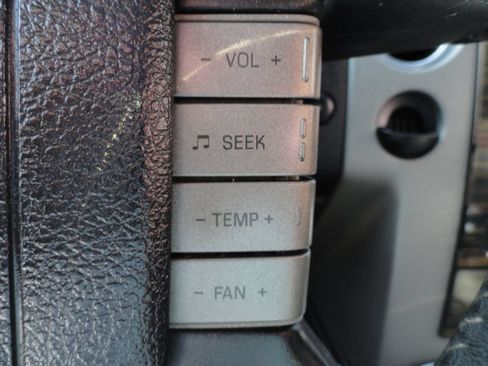 Used 2007 Lincoln Mark LT 2WD image 26