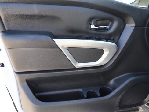 Used 2024 Nissan Titan SV image 12