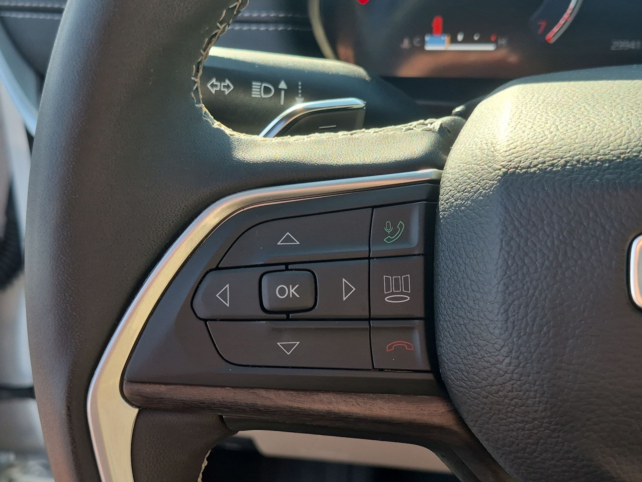 Used 2025 Jeep Grand Cherokee Limited w/ Luxury Tech Group II AWD/4WD image 18