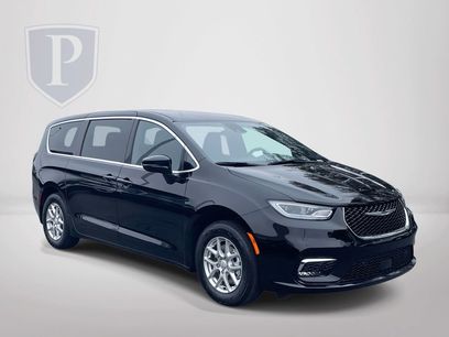 New 2026 Chrysler Pacifica Select