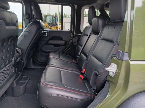 Used 2022 Jeep Wrangler Unlimited Rubicon w/ Cold Weather Group AWD/4WD image 19