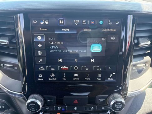 Used 2024 RAM 1500 Laramie AWD/4WD image 12