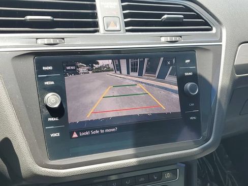 Used 2020 Volkswagen Tiguan SE w/ Panoramic Sunroof Package FWD image 19