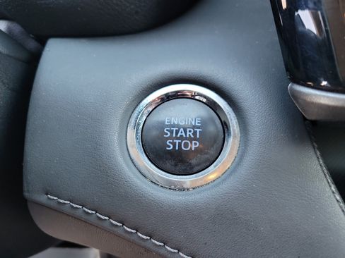 Used 2022 Toyota Highlander LE image 19