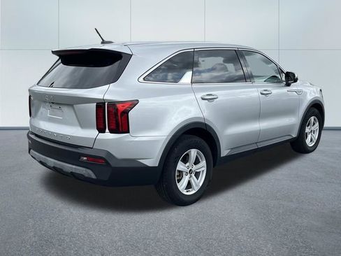 Used 2022 Kia Sorento LX FWD image 3