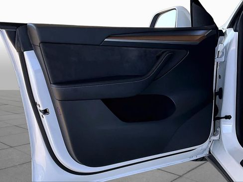Used 2023 Tesla Model Y AWD image 21