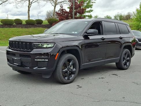 Used 2023 Jeep Grand Cherokee L Limited w/ Black Appearance Package AWD/4WD image 6