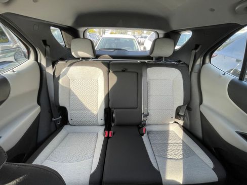 Used 2022 Chevrolet Equinox LS image 38