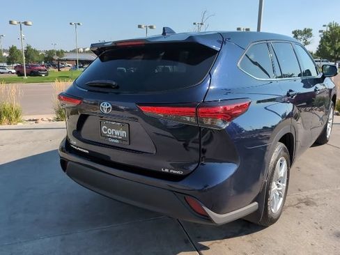 Used 2020 Toyota Highlander LE AWD/4WD image 9
