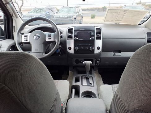 Used 2015 Nissan Frontier SV image 19