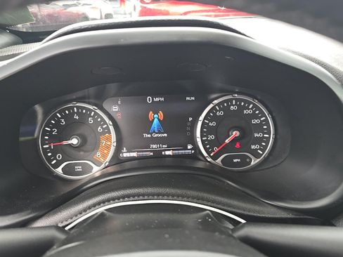 Used 2021 Jeep Renegade Latitude FWD image 3