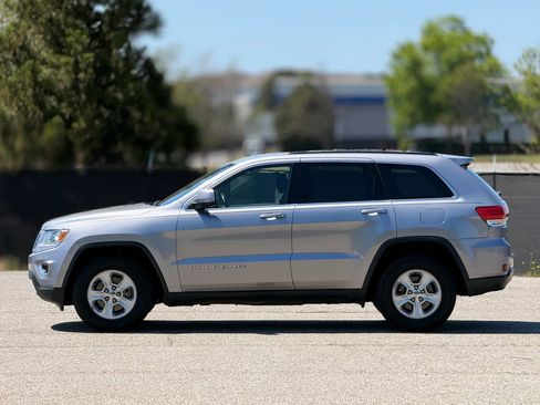Used 2016 Jeep Grand Cherokee Laredo image 4