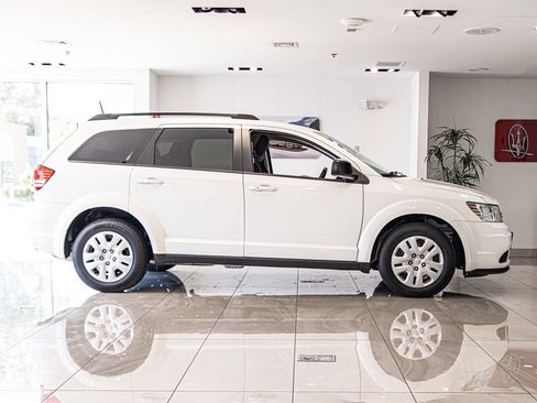 Used 2018 Dodge Journey SE FWD image 9