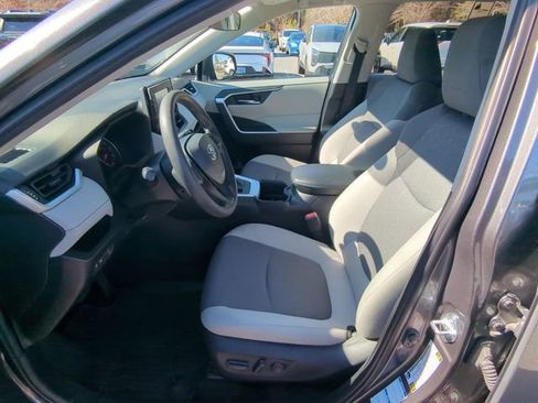 Used 2022 Toyota RAV4 XLE image 23