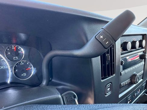 Used 2025 Chevrolet Express 3500 LT w/ LT Preferred Equipment Group RWD image 12