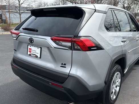 Used 2022 Toyota RAV4 LE AWD/4WD image 9