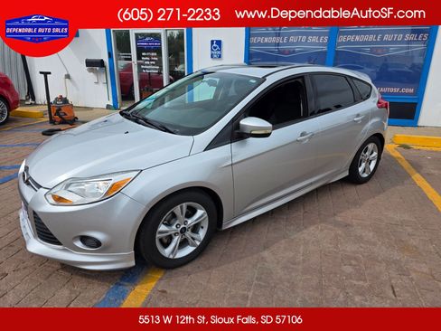 Used 2014 Ford Focus SE FWD image 1