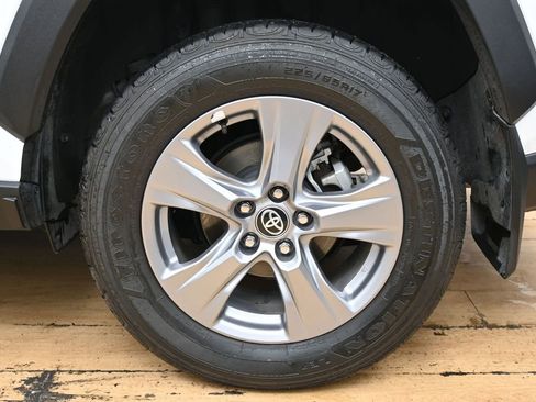 Used 2025 Toyota RAV4 LE AWD/4WD image 12