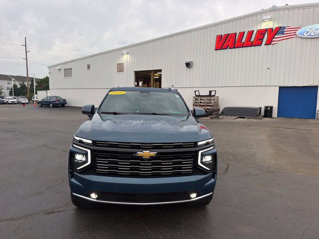 Used 2025 Chevrolet Tahoe High Country AWD/4WD image 2