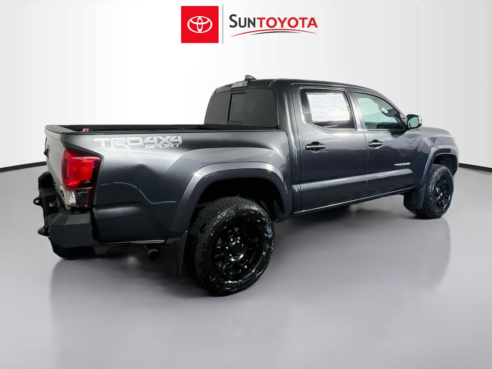 Used 2019 Toyota Tacoma TRD Sport AWD/4WD image 4