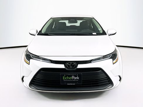 Used 2024 Toyota Corolla LE image 2