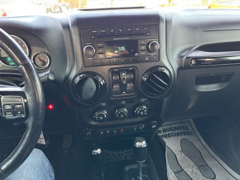 Used 2012 Jeep Wrangler Unlimited Sahara AWD/4WD image 12