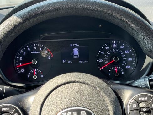 Used 2020 Kia Soul LX FWD image 18