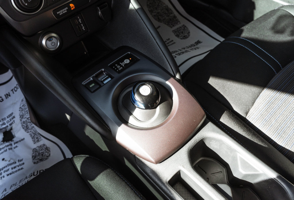 Used 2025 Nissan Leaf S FWD image 18