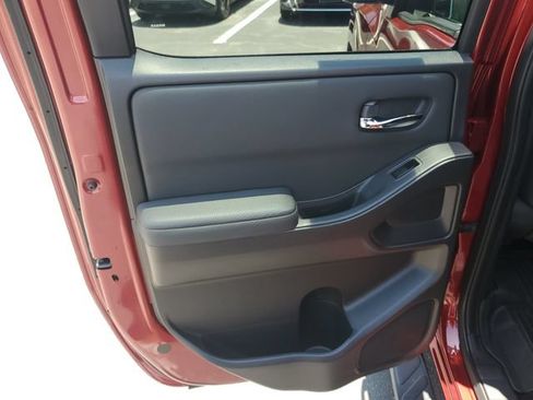 Used 2022 Nissan Frontier SV AWD/4WD image 8