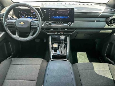Used 2025 Chevrolet Colorado W/T RWD image 11
