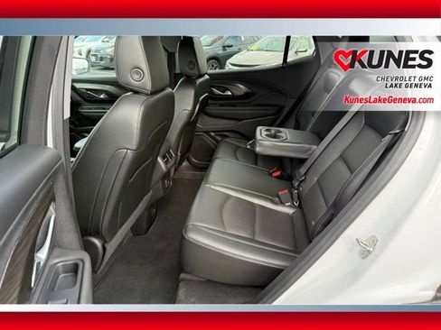 Used 2024 GMC Terrain SLT AWD/4WD image 12