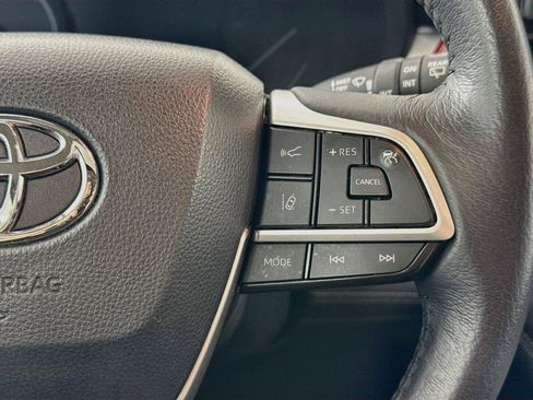 Certified 2025 Toyota Sienna XLE FWD image 20