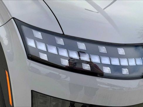 New 2026 Hyundai Ioniq 9 SE image 13