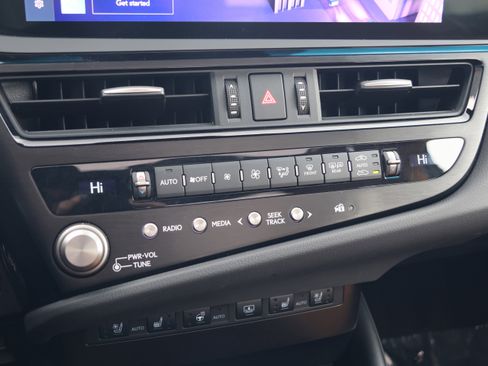 Certified 2024 Lexus ES 350 Ultra Luxury w/ Accessory Package (Z2) image 26