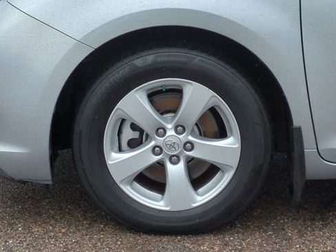 Used 2016 Toyota Sienna L image 14