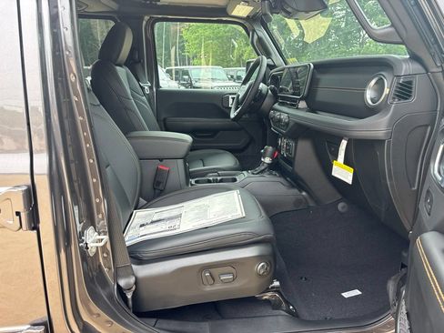 New 2026 Jeep Wrangler Unlimited Sahara AWD/4WD image 24